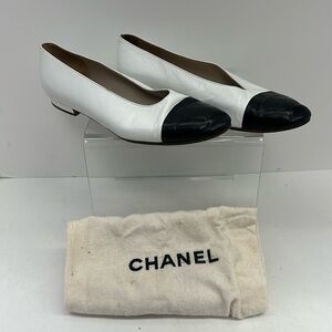 CHANEL White/Black Leather Flats